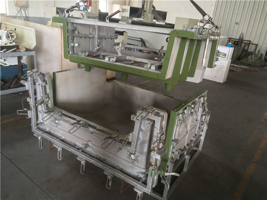 Molde rotatório plástico do software do UG CAD com braçadeiras e estrutura completas