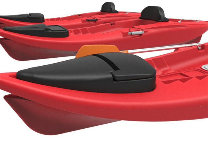 Caiaque de moldagem rotacional vermelho de plástico Sit On Top Caiaque MDPE com tampa de parede dupla tamanho personalizado